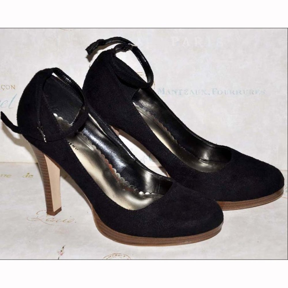 Delicious Low Platform Style Faux Suede & Woodgrain Ankle Buckle Heels - Picture 3 of 6